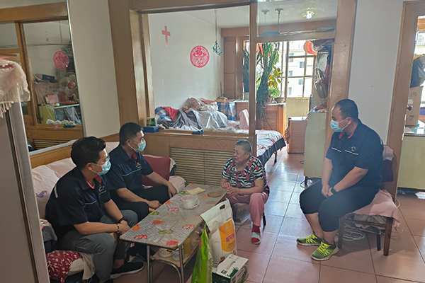 1物資采供中心黨支部開展“創建文明活動 關愛空巢老人”志愿服務活動.jpg